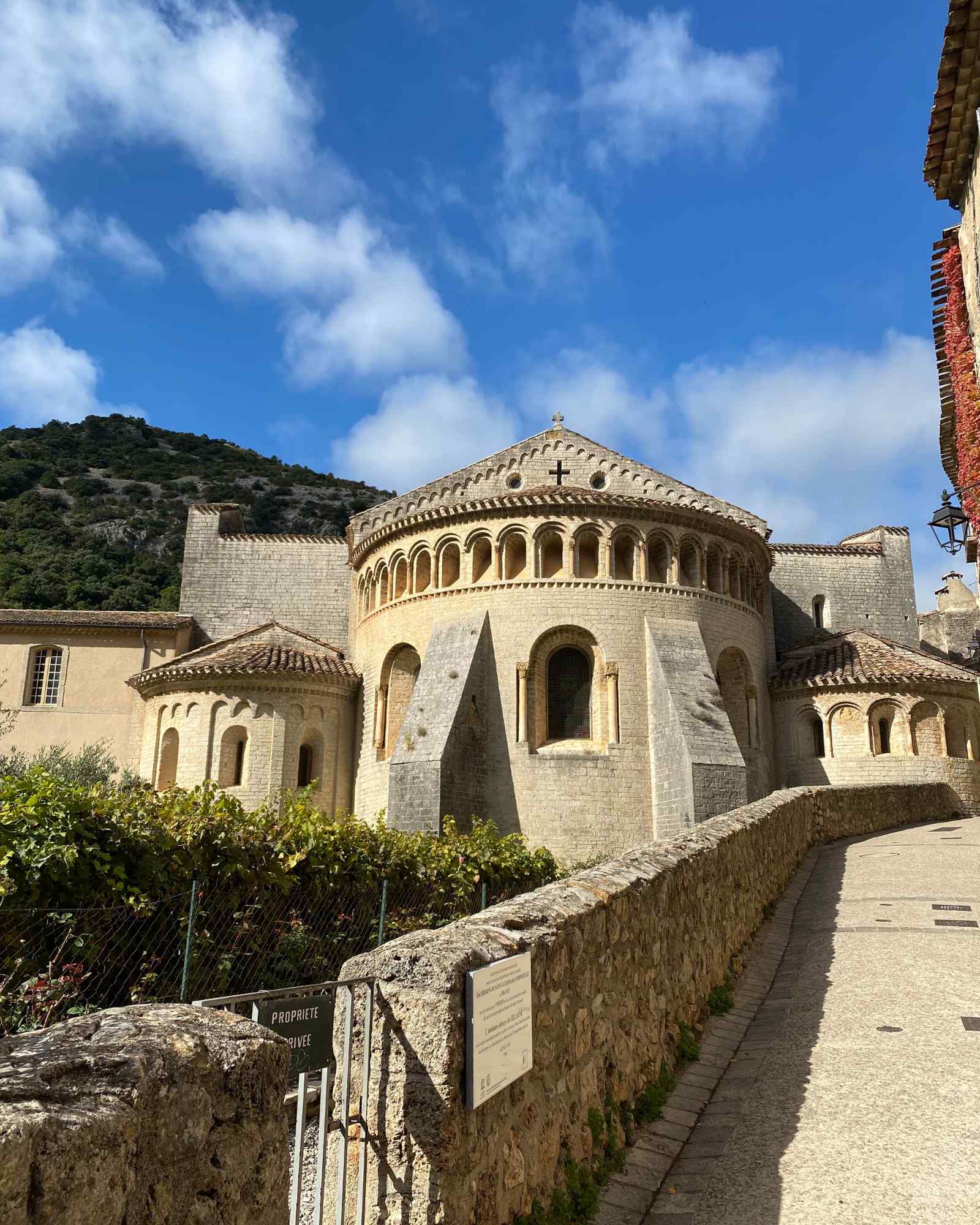 Saint-Guilhem-le-Désert: Une journée découverte